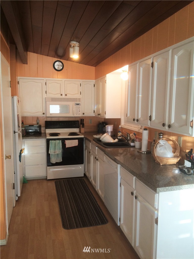 8166 Comox Road Blaine, WA 98230 - Photo 8 of 21 Gallery Image 8