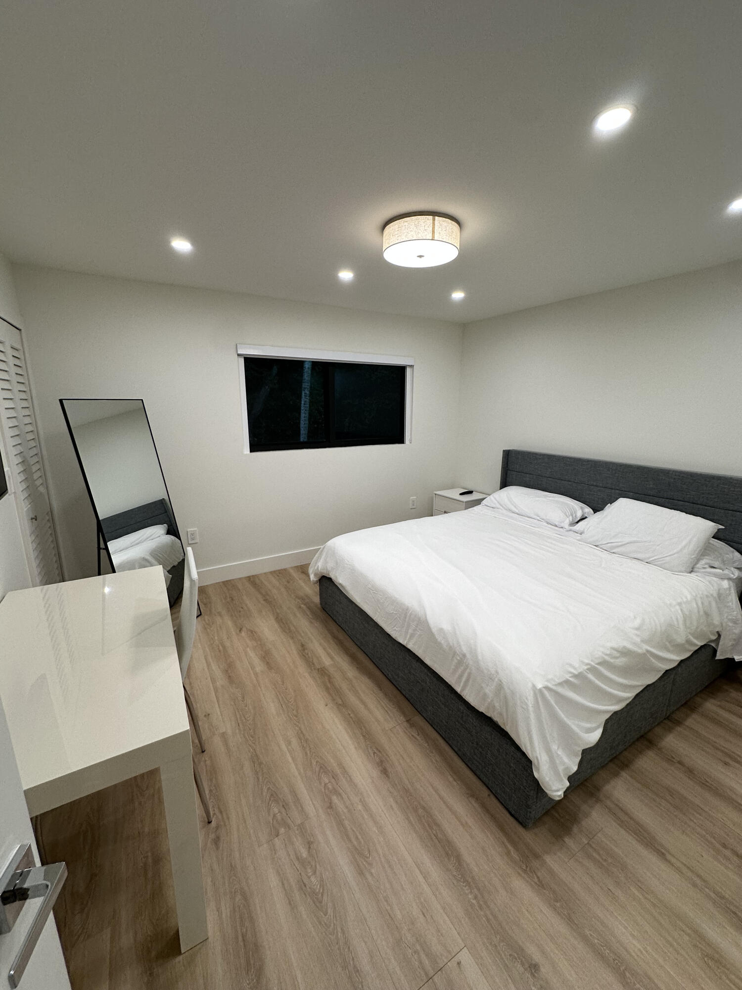 96000 Overseas Highway, Unit C7 Key Largo, FL 33037 - Photo 12 of 14 a bedroom with a bed and a flat screen tv