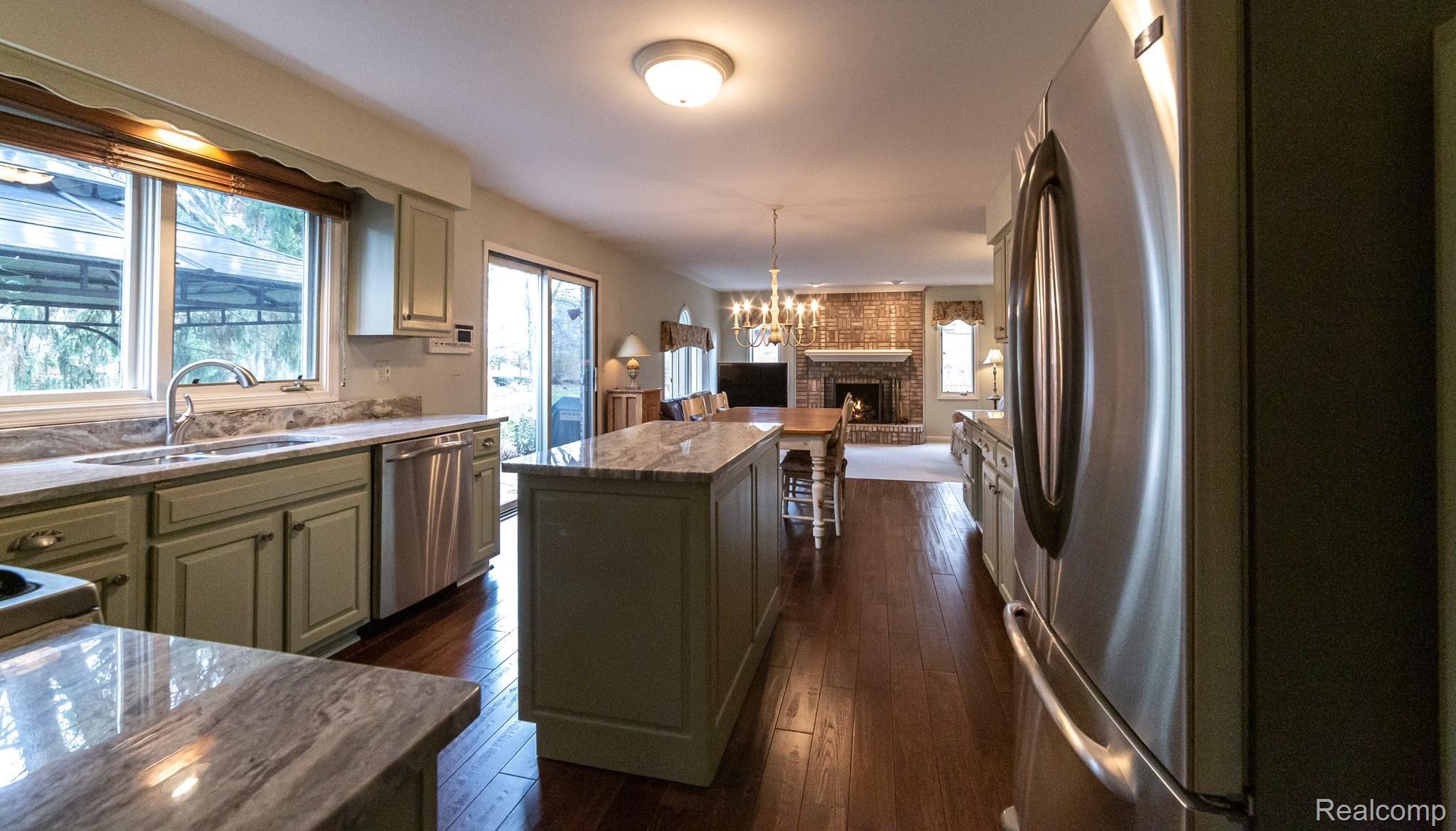 46346 Fairwind Road Macomb, MI 48044 - Photo 9 of 26 Kitchen