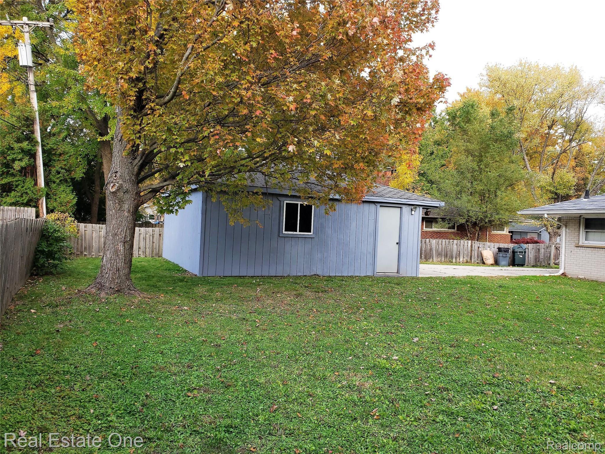 29501 Fall River Road Southfield, MI 48076 - Photo 27 of 30 20191025_165650.jpg