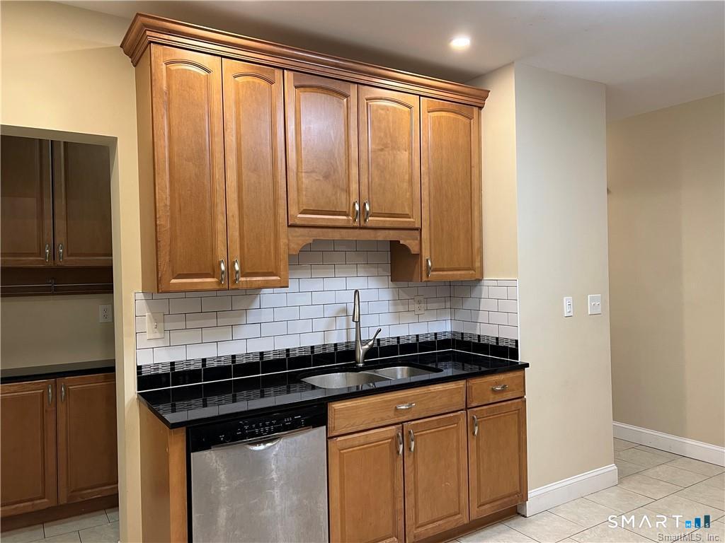 41-45 Wade Street Bridgeport, CT 06604 - Photo 8 of 40