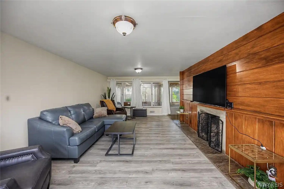 9326 Rivershore Drive Niagara Falls, NY 14304 - Photo 13 of 33