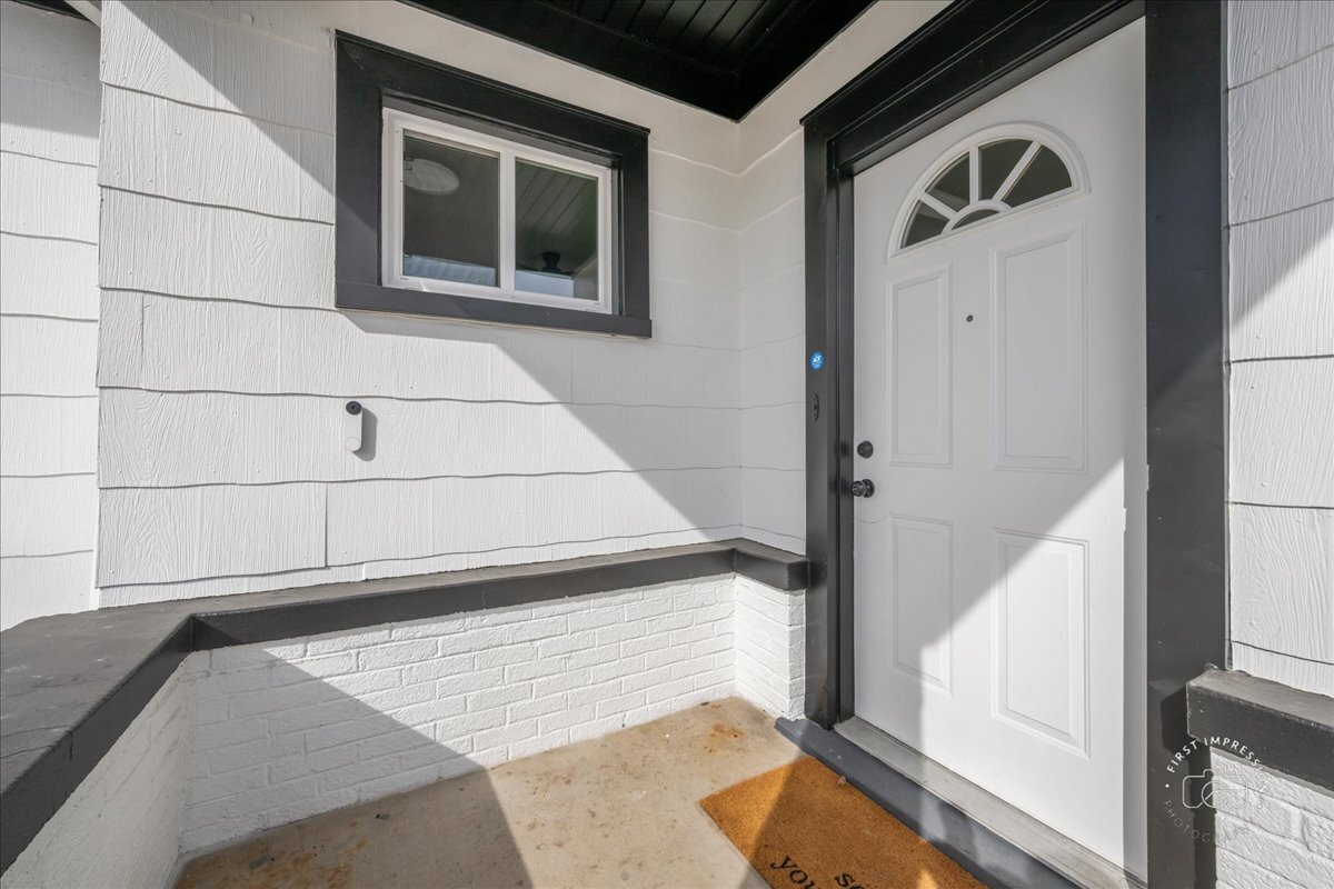 20 Central Avenue Aurora, IL 60506 - Photo 4 of 22 a view of front door
