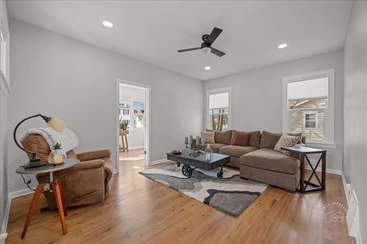 20 Central Avenue Aurora, IL 60506 - Photo 7 of 22 a living room with furniture and wooden floor