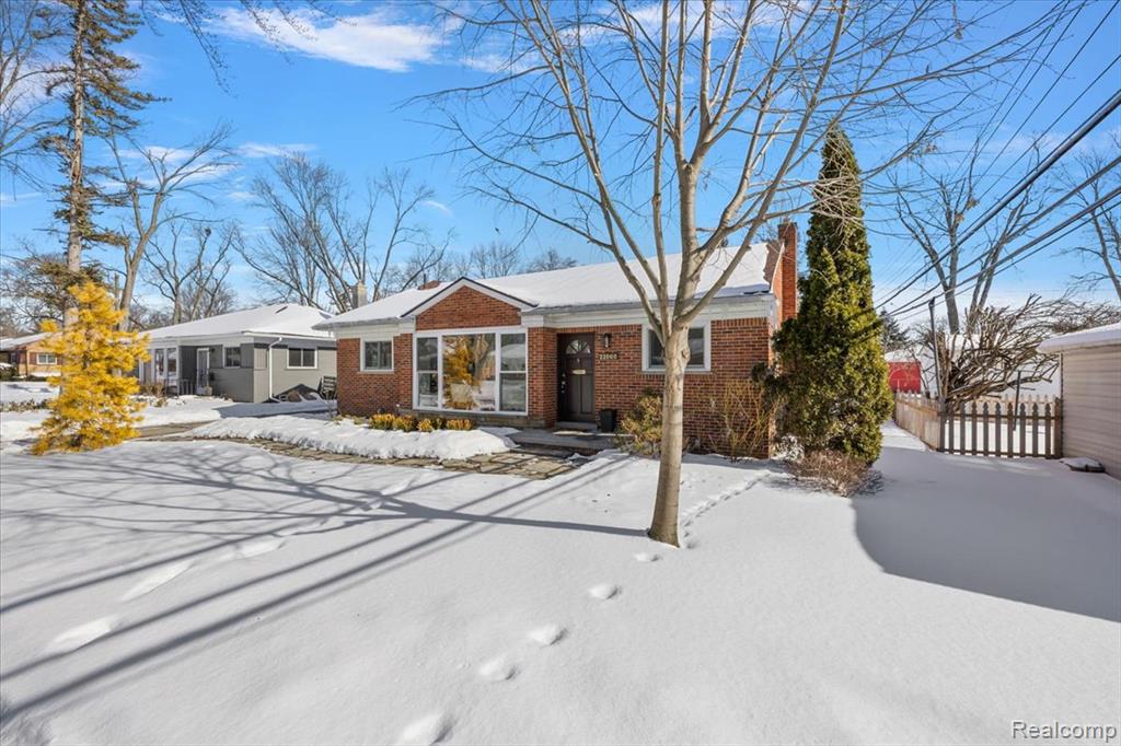 31060 East Rutland Street Beverly Hills, MI 48025 - Photo 3 of 37