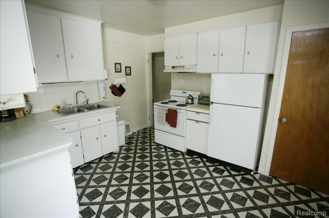 15050 Graham Road Redford, MI 48239 - Photo 9 of 25 KITCHEN 1
