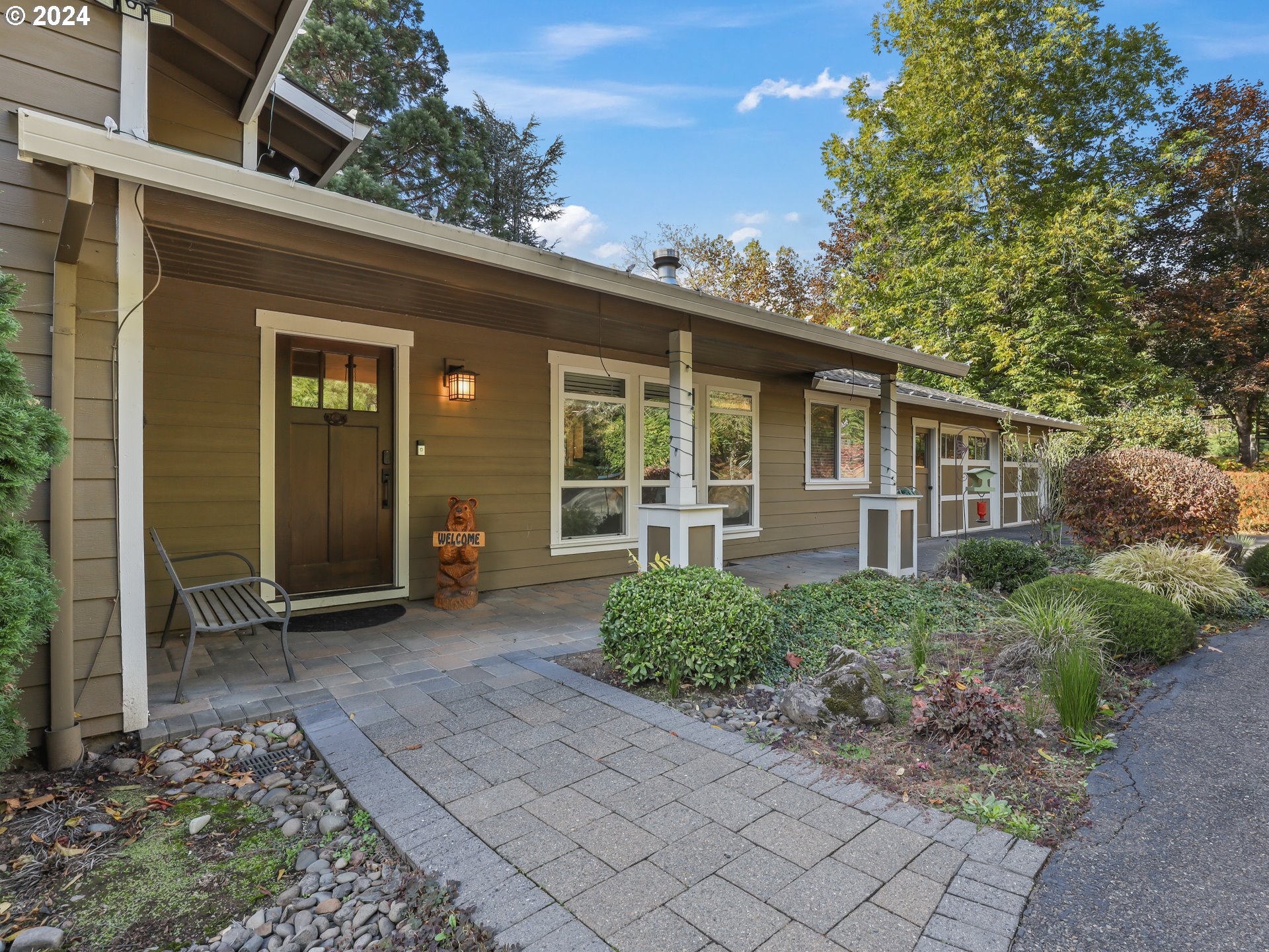 16787 Southeast Tong Road Damascus, OR 97089 - Photo 4 of 47 a front view of a house with garden
