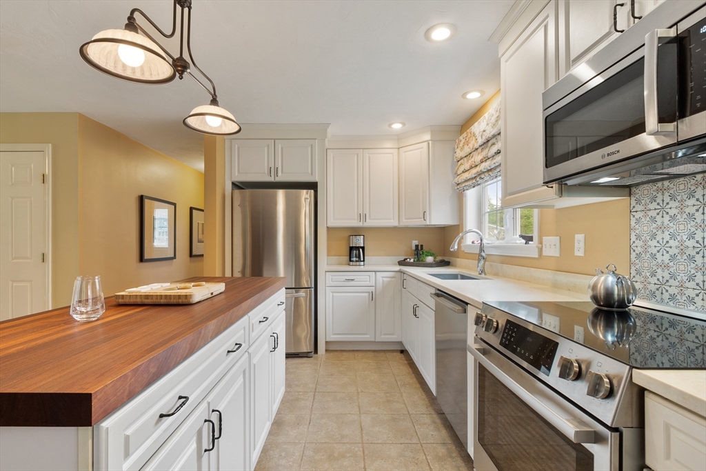 571 Northfield Road Lunenburg, MA 01462 - Photo 14 of 32