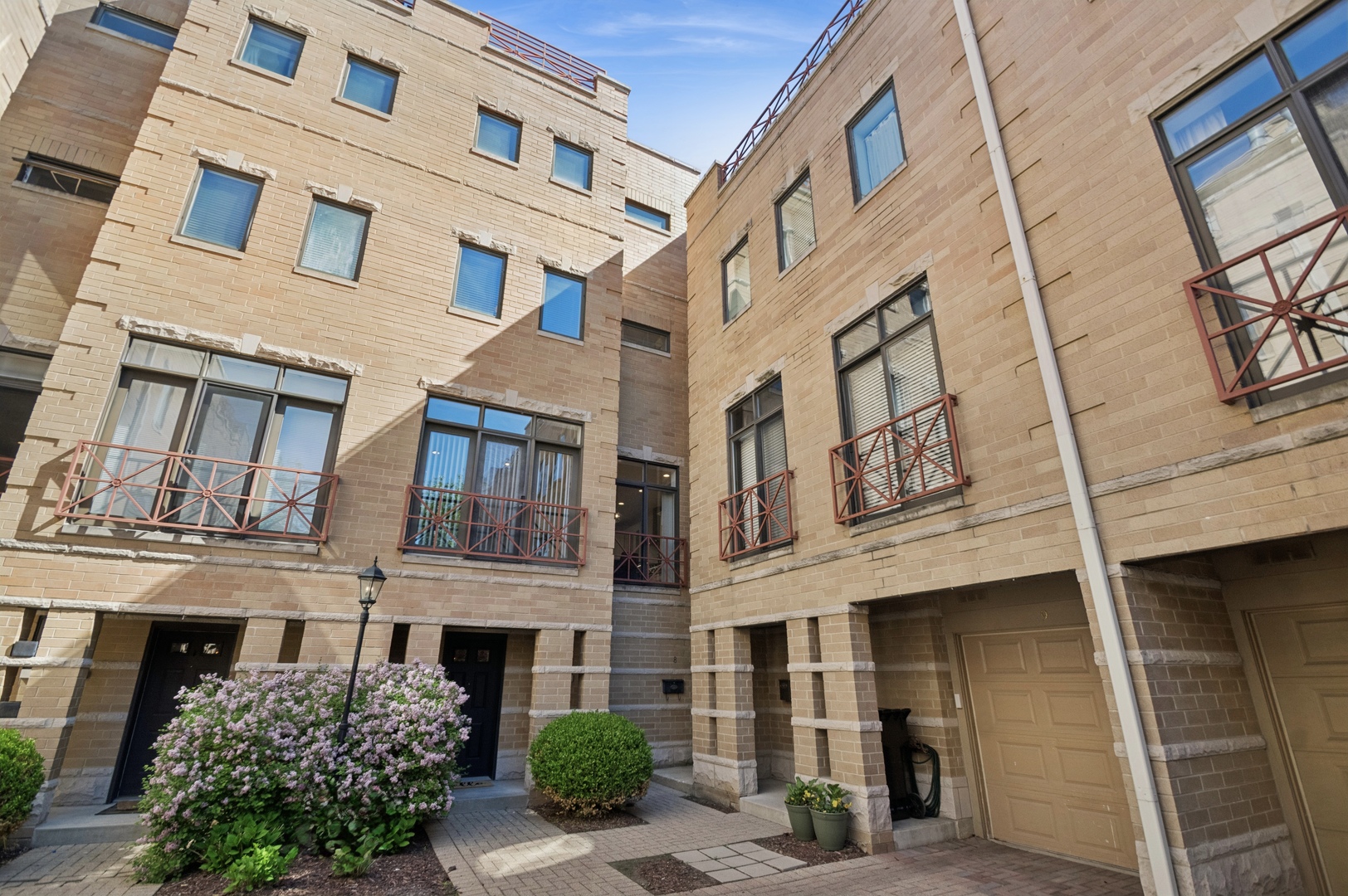 1350 West Byron Street, Unit 7 Chicago, IL 60613 - Photo 1 of 25