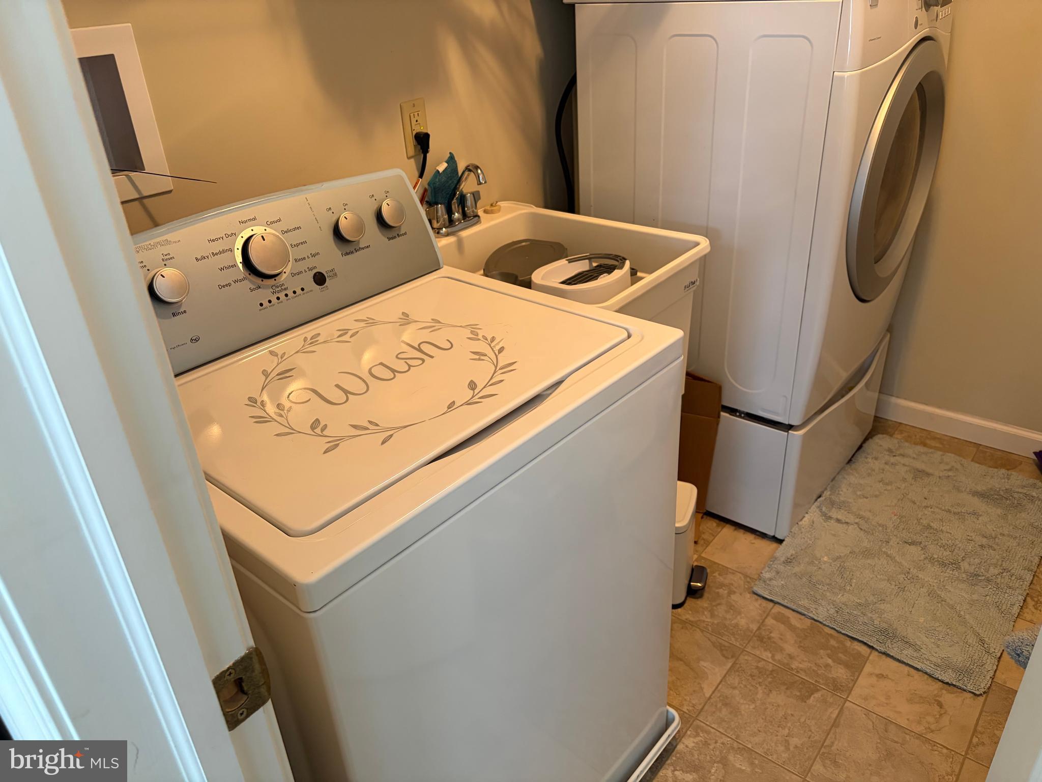 74 Emily Court Reading, PA 19606 - Photo 29 of 31 a utility room with dryer and washer