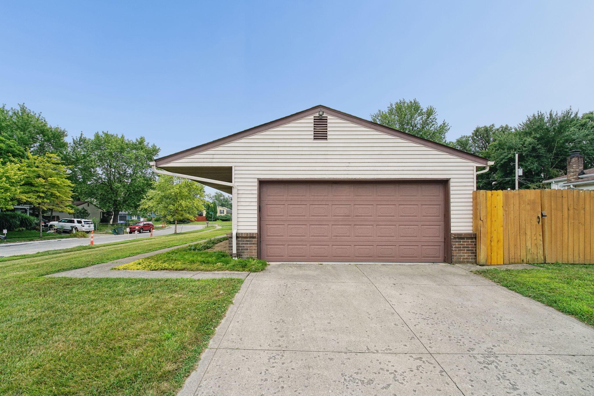 4909 Dunlap Road Columbus, OH 43229 - Photo 4 of 38 4-web-or-mls-4909-dunlap-rd
