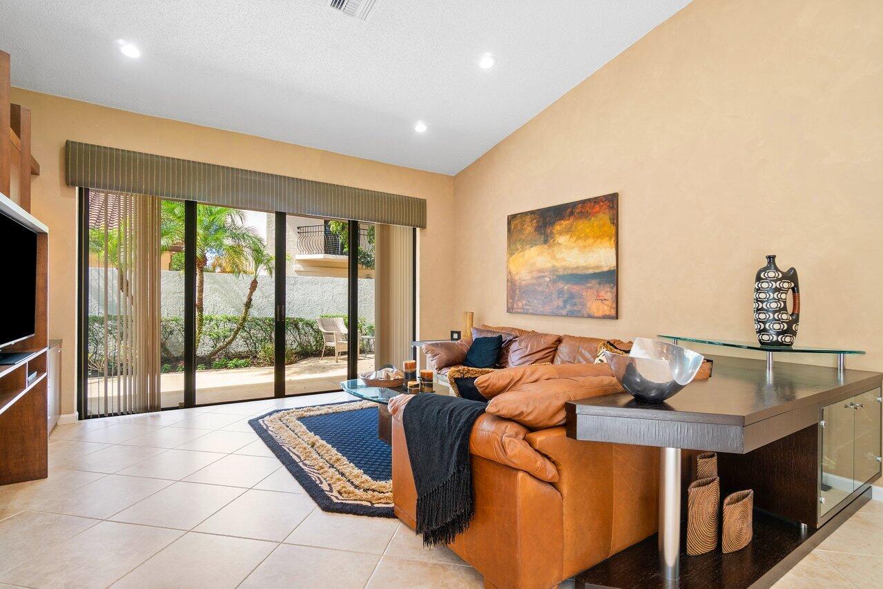 23172 Via Stel Boca Raton, FL 33433 - Photo 11 of 30 ivingroom