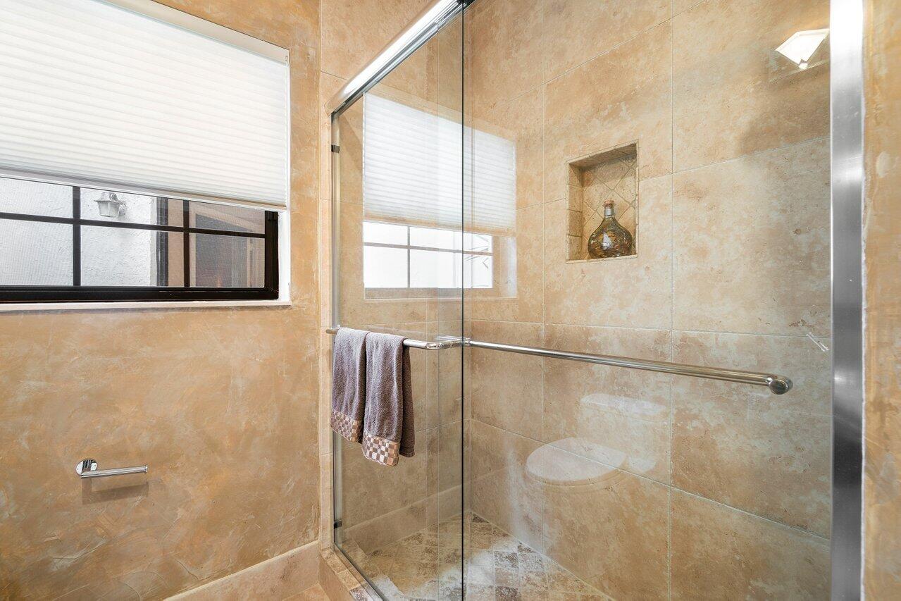 23172 Via Stel Boca Raton, FL 33433 - Photo 22 of 30 2nd bathroom