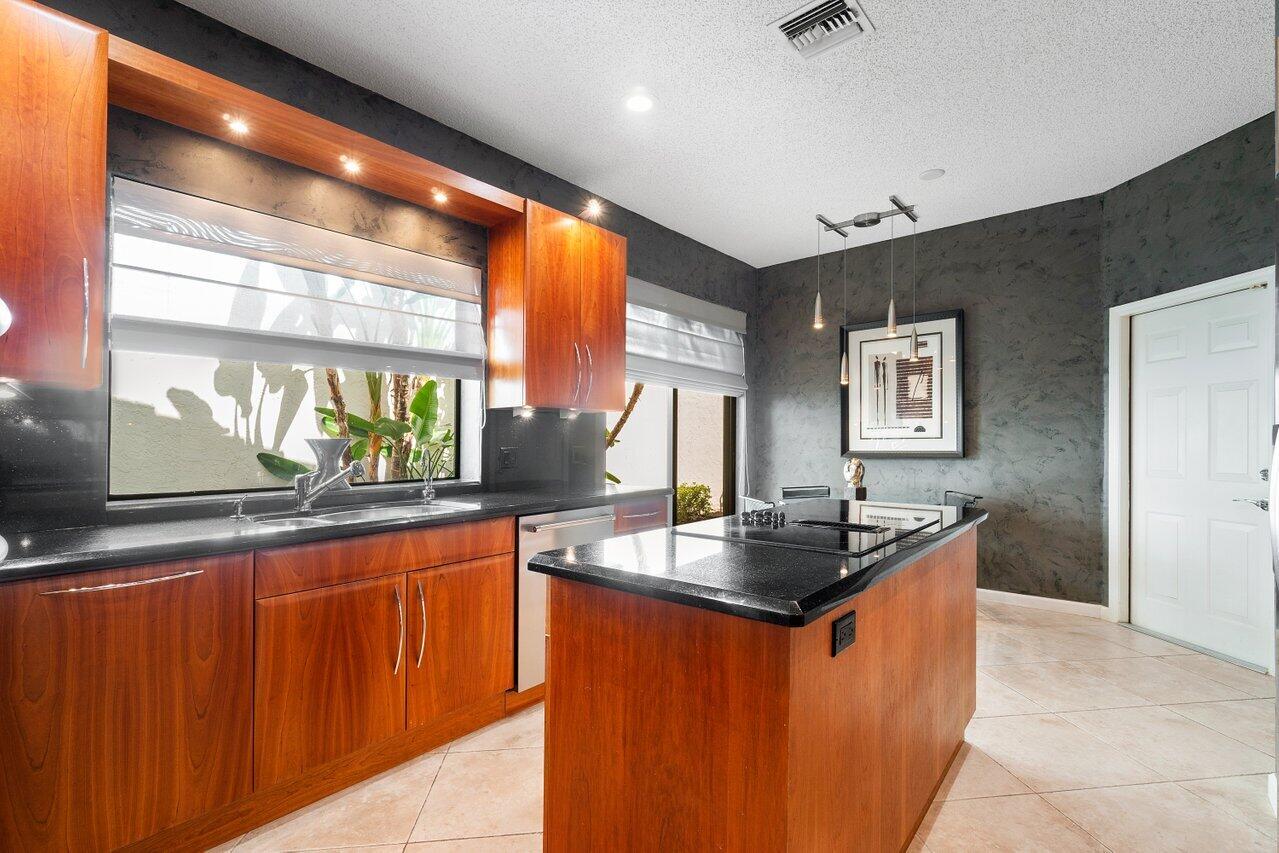 23172 Via Stel Boca Raton, FL 33433 - Photo 7 of 30 019-23172ViaStel-BocaRaton-FL-33433-SMAL