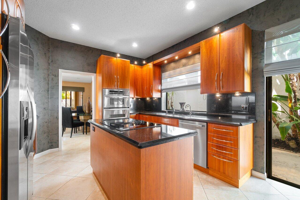 23172 Via Stel Boca Raton, FL 33433 - Photo 8 of 30 016-23172ViaStel-BocaRaton-FL-33433-SMAL