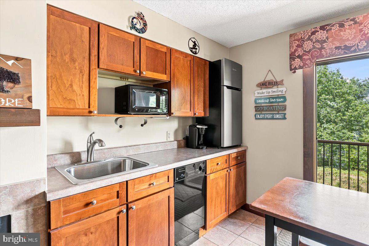 565 Glendale Road, Unit 213 Oakland, MD 21550 - Photo 4 of 24 Gallery Image 4