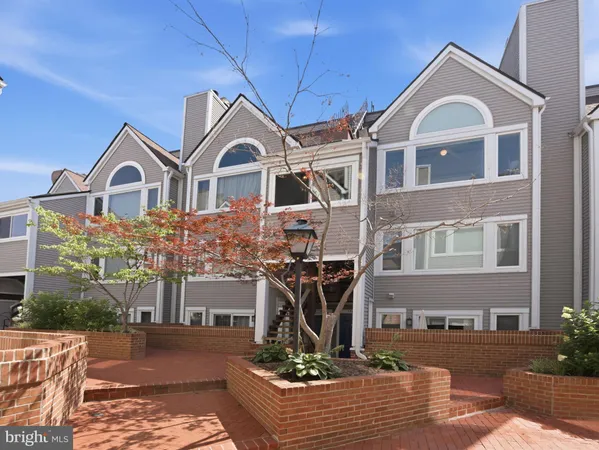 $560,000 | 5548 Langston Blvd., Unit 43E, Arlington, VA 22207