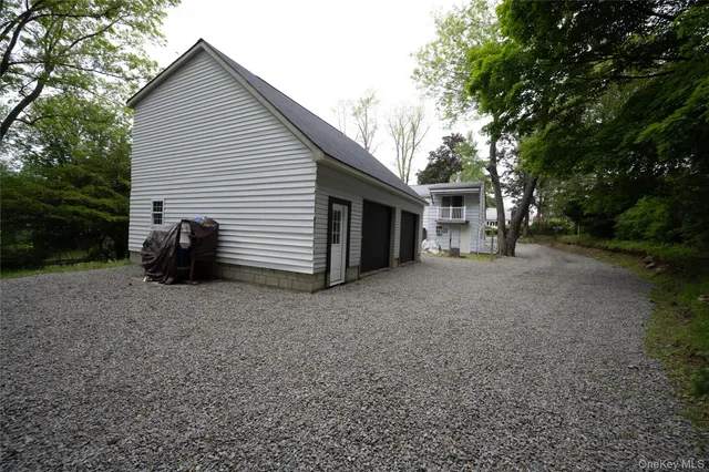 a view of a house with backyard and a tree