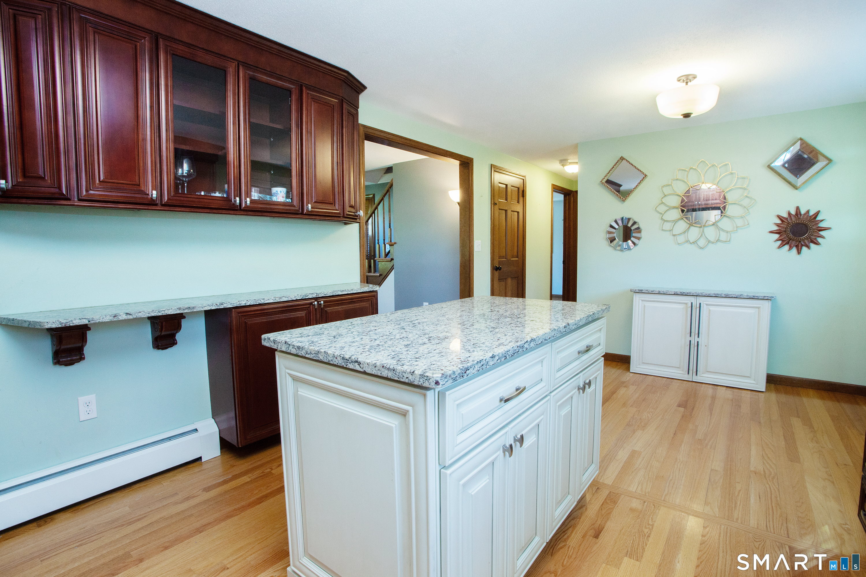 172 Weymouth Road Enfield, CT 06082 - Photo 11 of 35