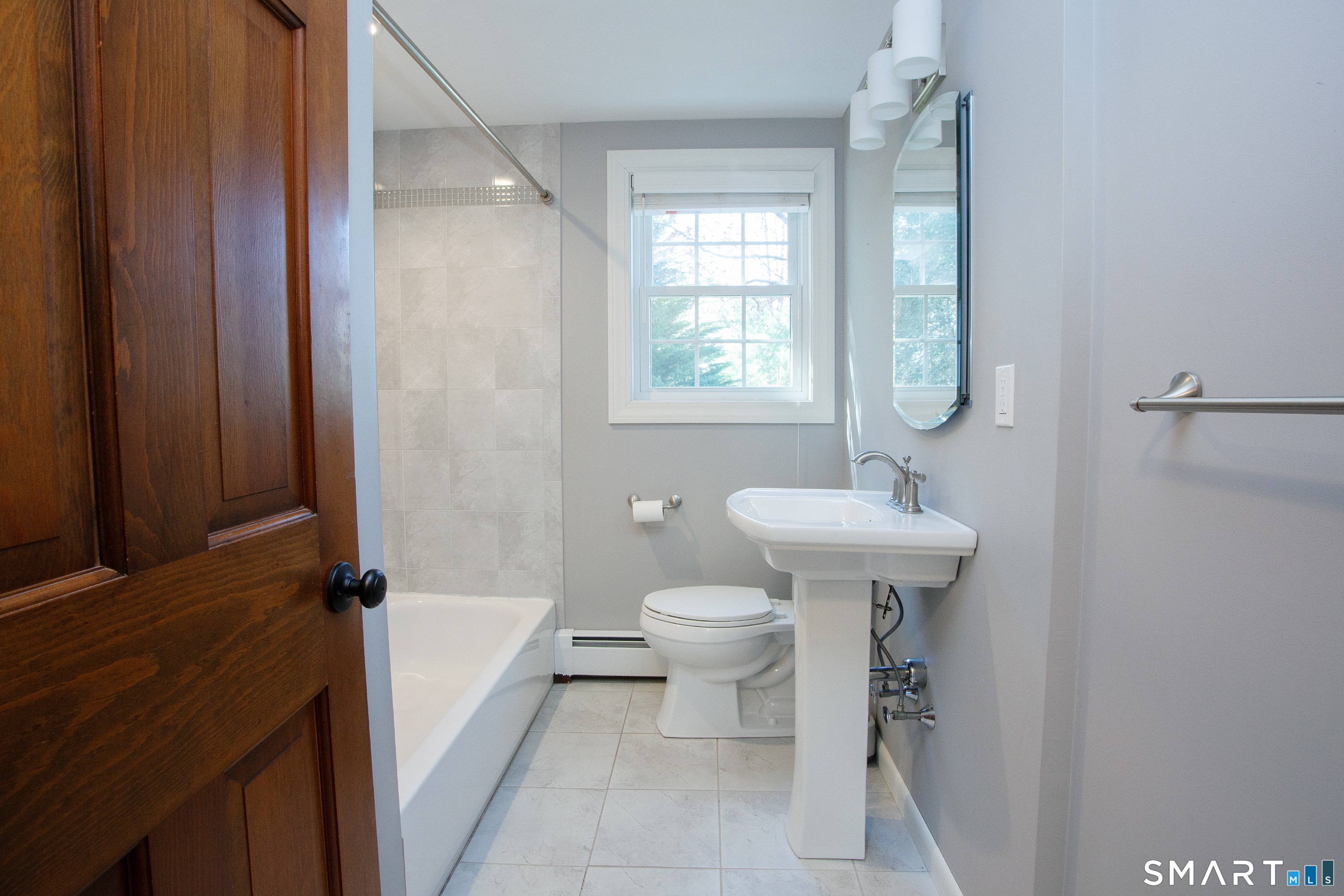 172 Weymouth Road Enfield, CT 06082 - Photo 23 of 35