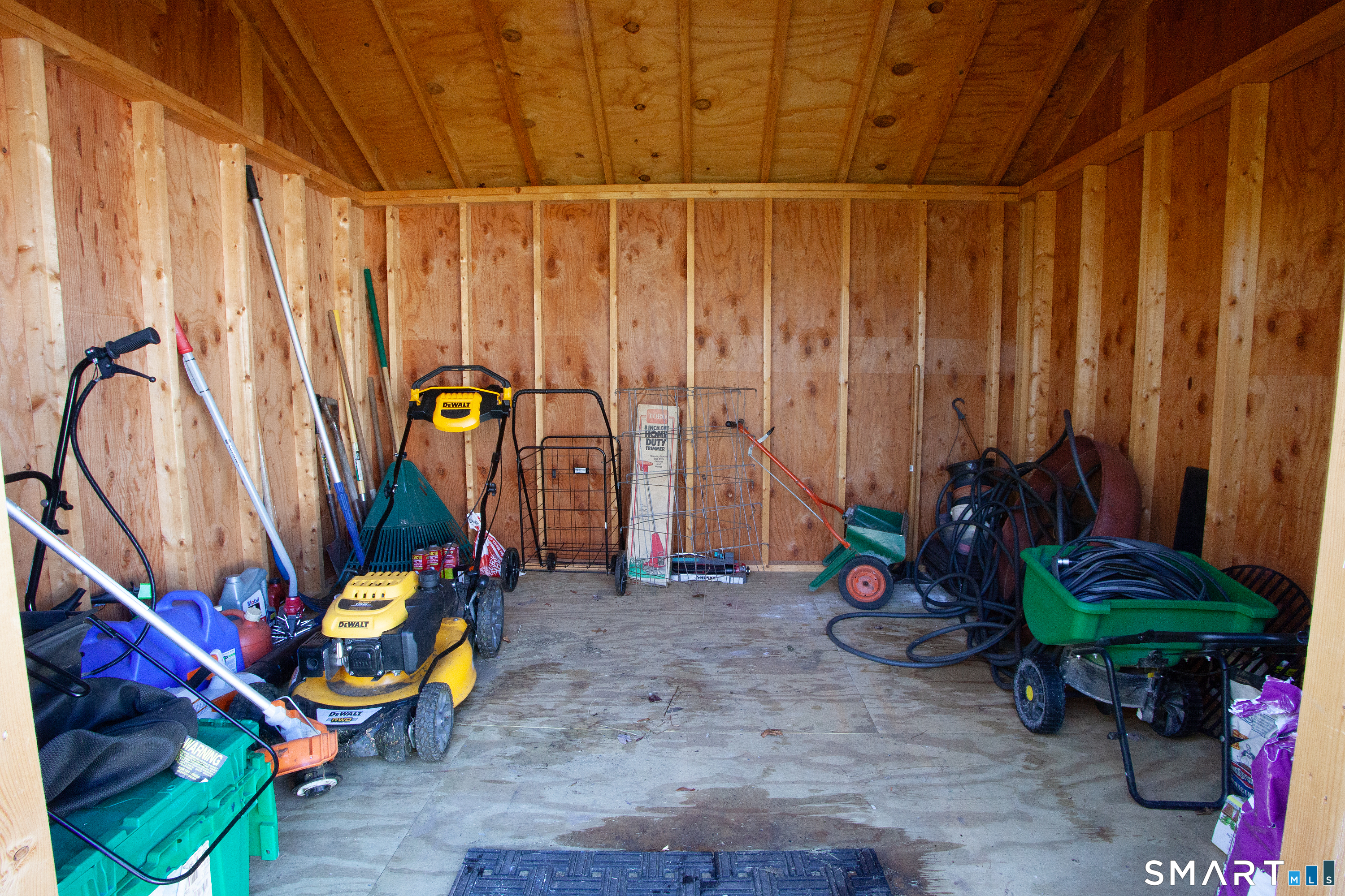 172 Weymouth Road Enfield, CT 06082 - Photo 32 of 35