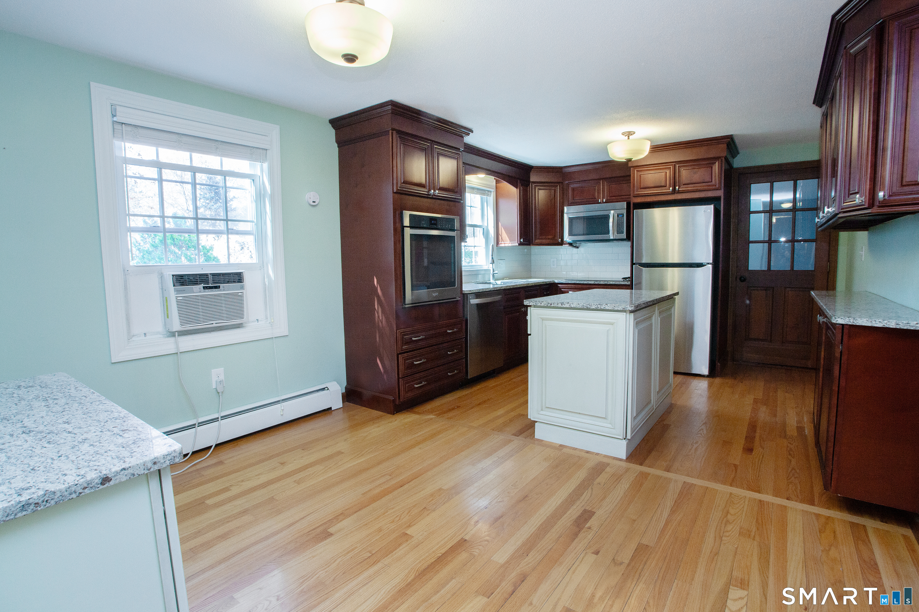 172 Weymouth Road Enfield, CT 06082 - Photo 10 of 35