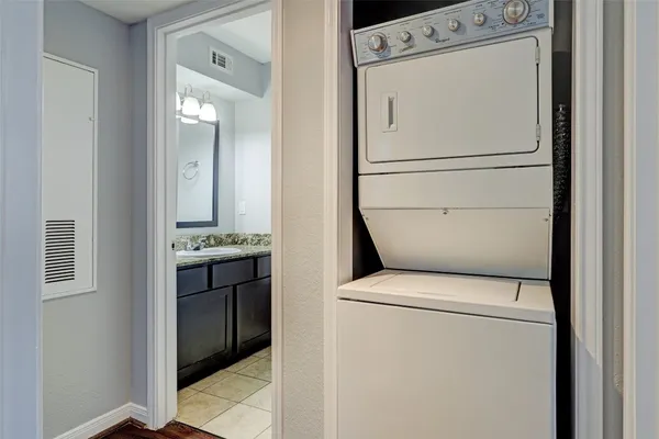 $1,395 | 1600 West T C Jester Boulevard, Unit 56, Houston, TX 77008