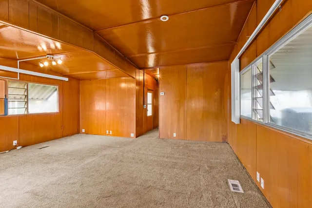 a view of empty room with window