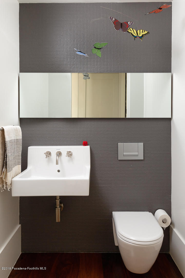 561 Woodland Road Pasadena, CA 91106 - Photo 14 of 41 a bathroom with a toilet a sink and mirror