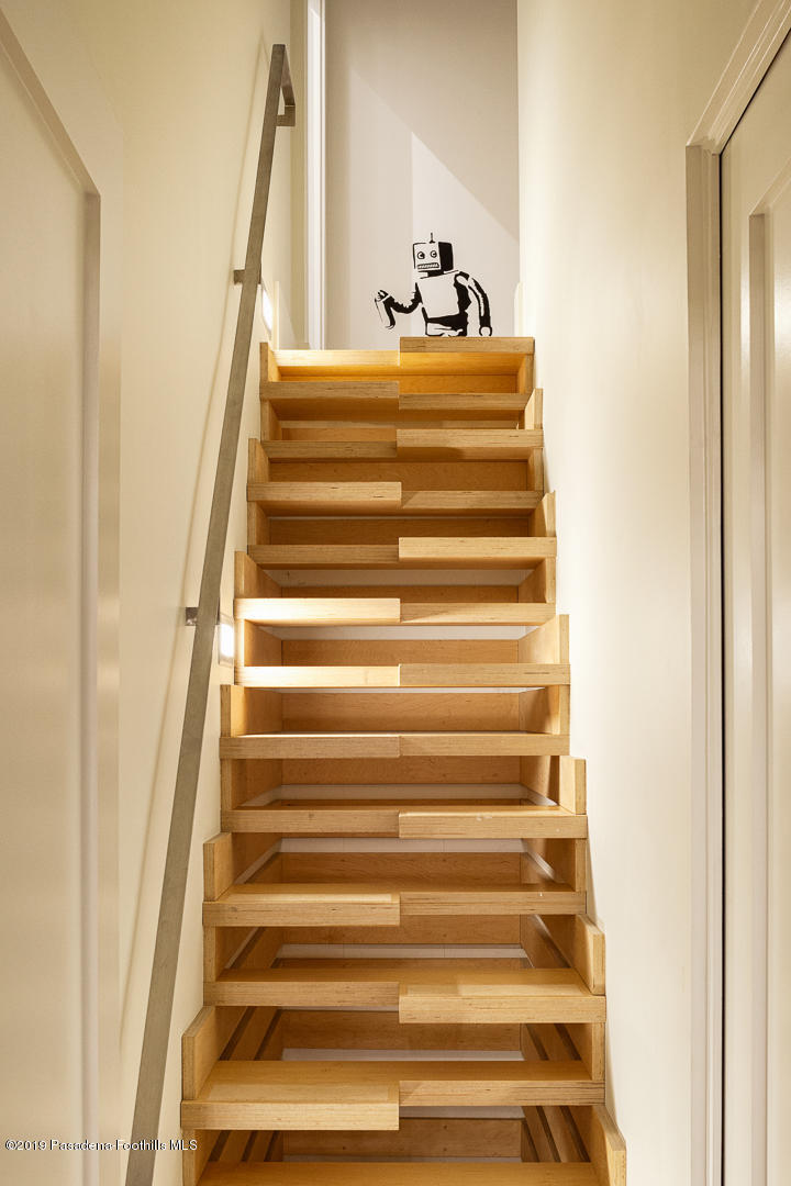 561 Woodland Road Pasadena, CA 91106 - Photo 15 of 41 a view of entryway