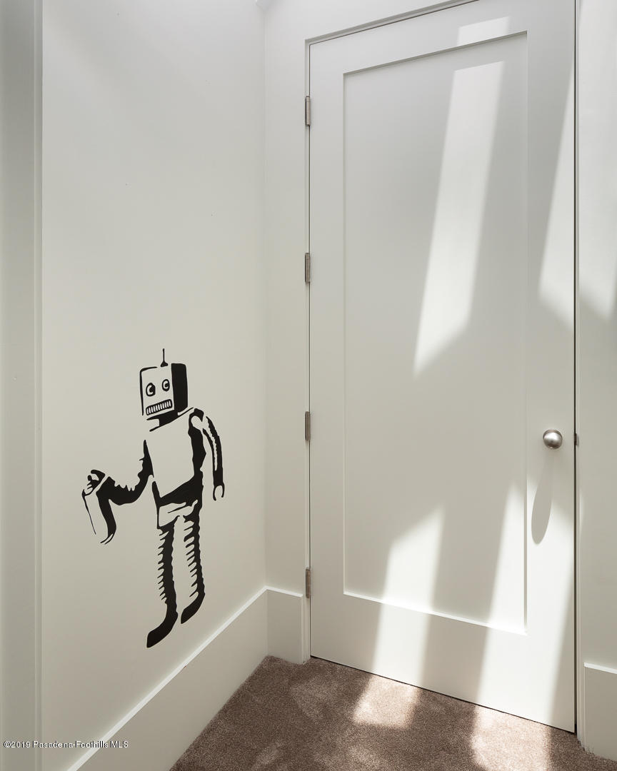 561 Woodland Road Pasadena, CA 91106 - Photo 16 of 41 a view of a bathroom