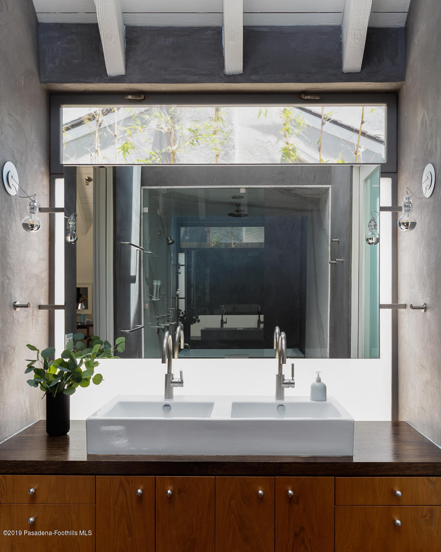 561 Woodland Road Pasadena, CA 91106 - Photo 25 of 41 a bathroom with a sink and a mirror