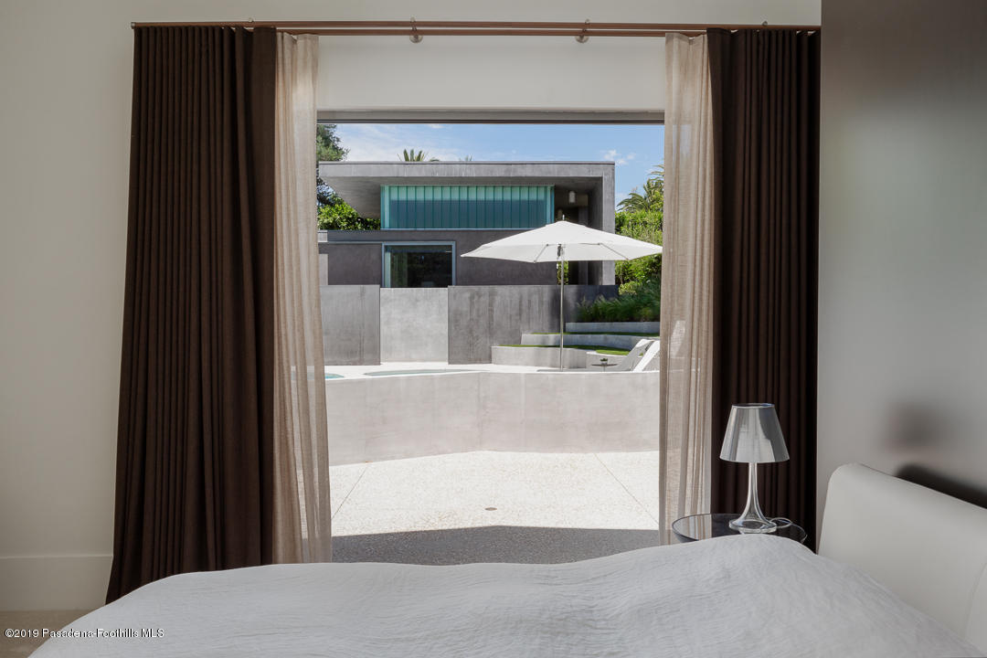 561 Woodland Road Pasadena, CA 91106 - Photo 27 of 41