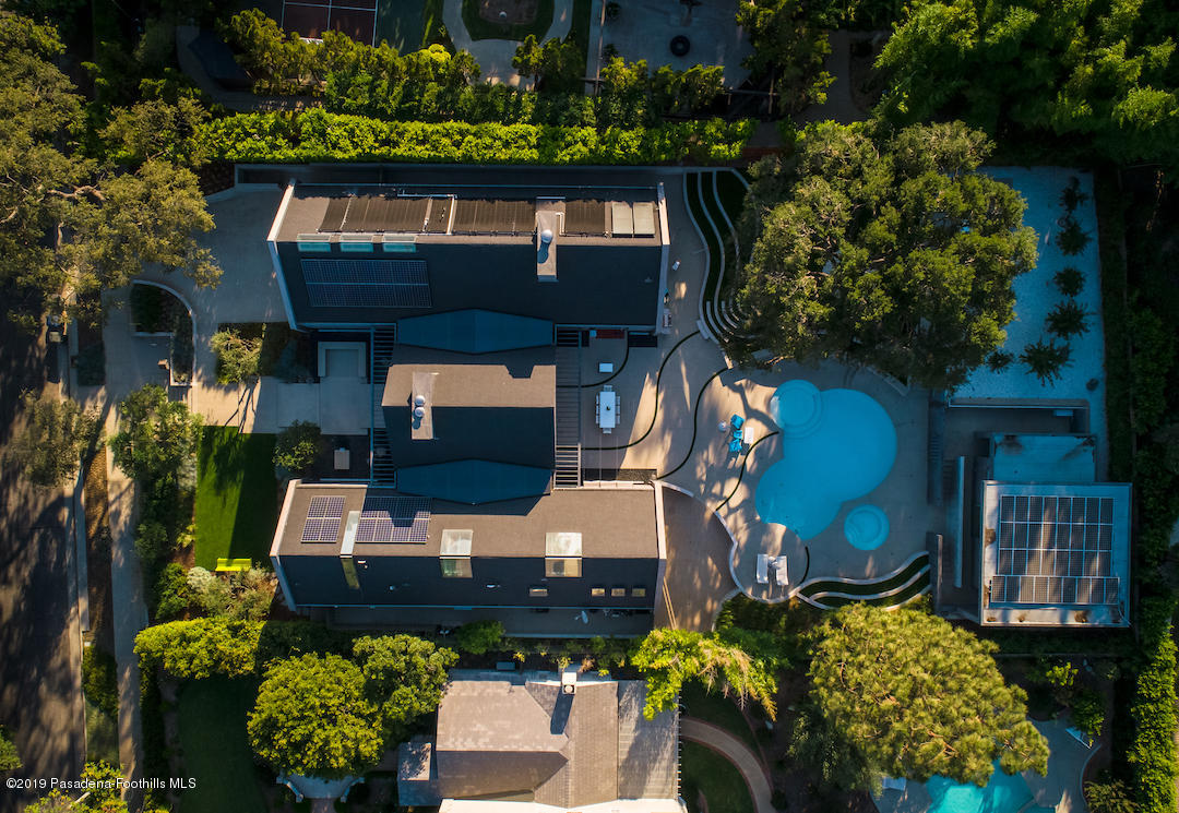 561 Woodland Road Pasadena, CA 91106 - Photo 40 of 41 front view of a house with a yard