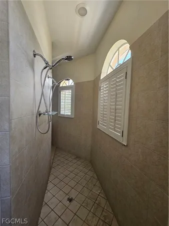 a view of livingroom with an entryway