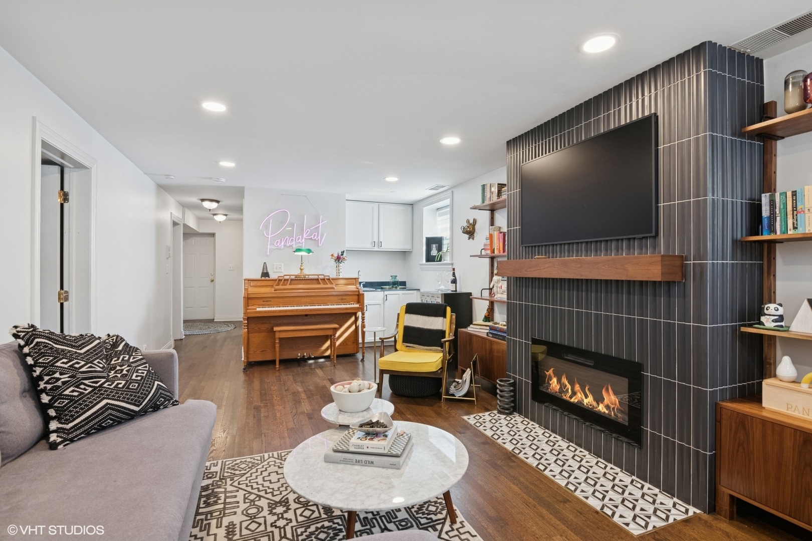 1650 West Rascher Avenue, Unit 1W Chicago, IL 60640 - Photo 11 of 19 a living room with furniture and a flat screen tv