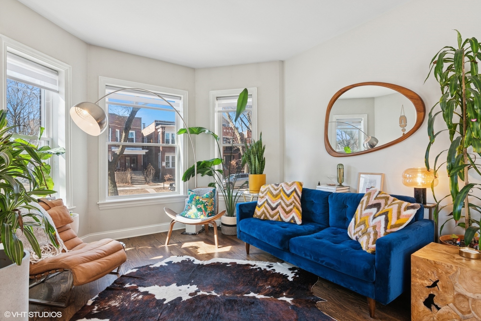 1650 West Rascher Avenue, Unit 1W Chicago, IL 60640 - Photo 2 of 19 a living room with furniture a rug and a window