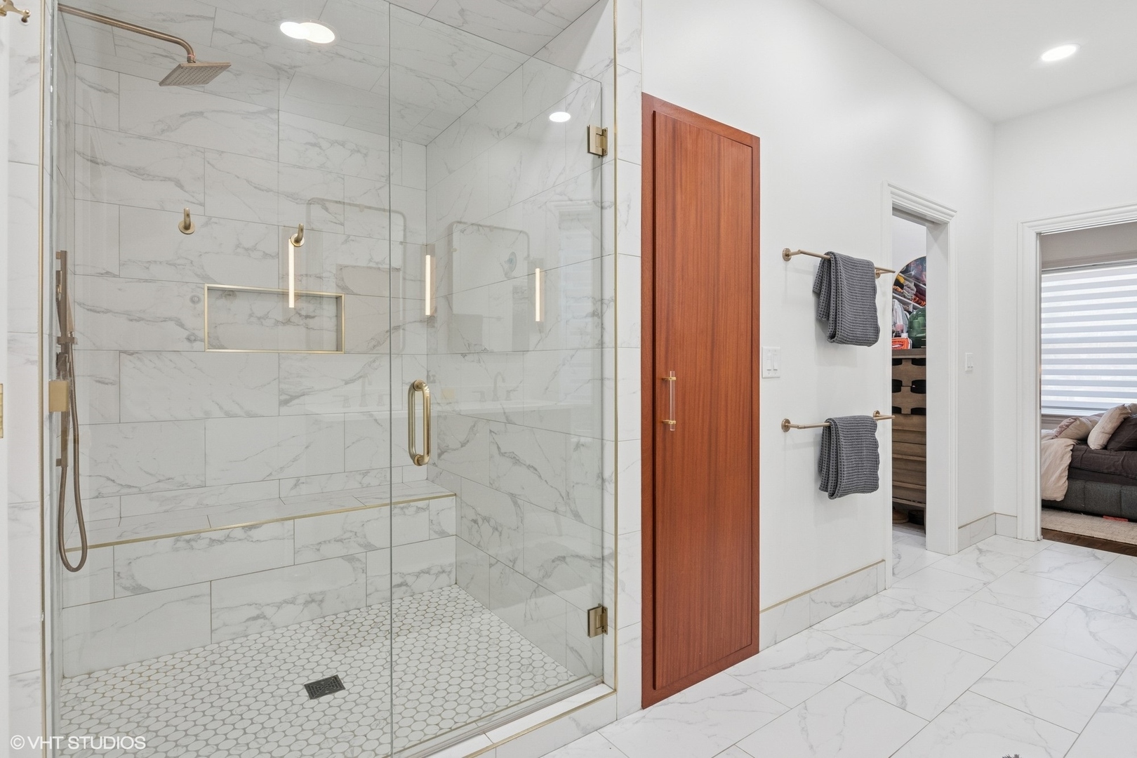 1650 West Rascher Avenue, Unit 1W Chicago, IL 60640 - Photo 8 of 19 a bathroom with a shower