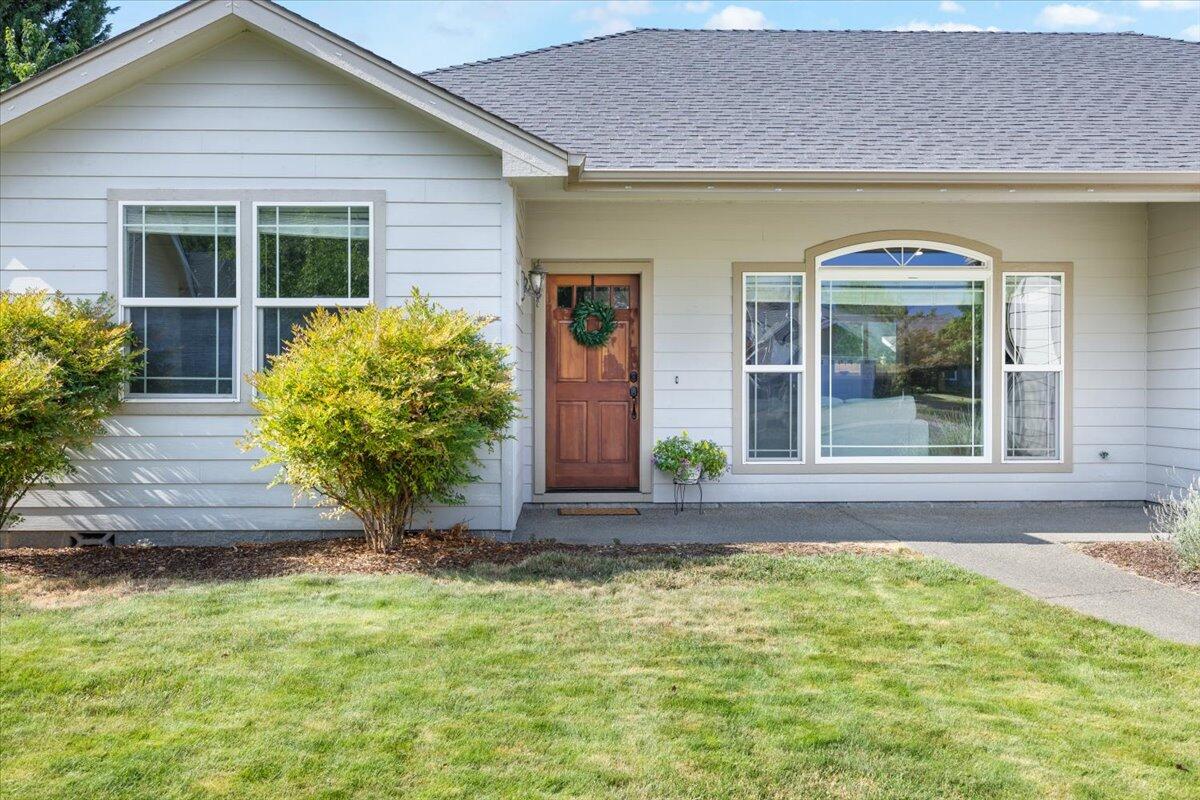 2722 Trinity Way Grants Pass, OR 97527 - Photo 3 of 33 08-D9A2822