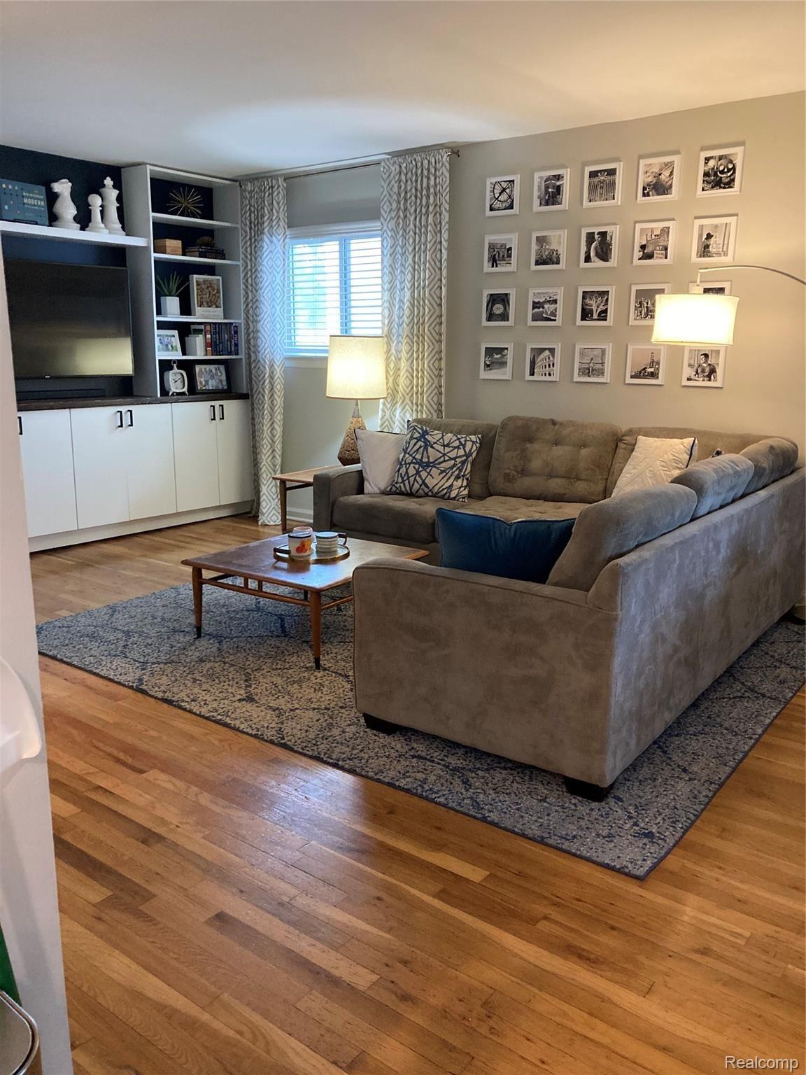 1295 Eaton Road Berkley, MI 48072 - Photo 11 of 31 Living1.jpeg