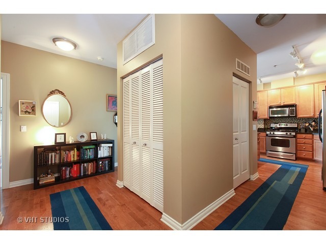 5556 North Sheridan Road, Unit 309 Chicago, IL 60640 - Photo 2 of 15