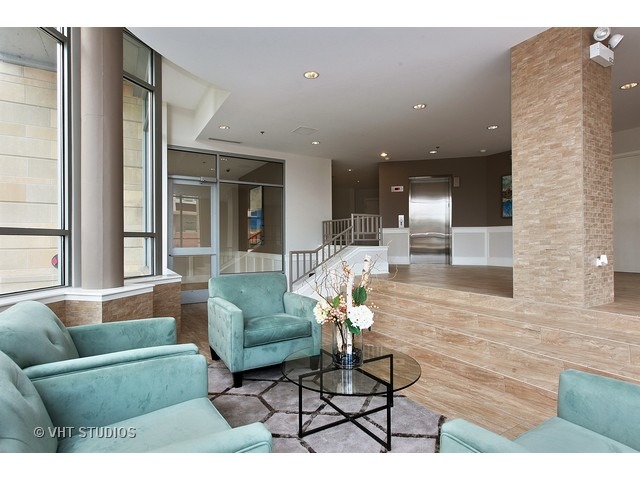 5556 North Sheridan Road, Unit 309 Chicago, IL 60640 - Photo 3 of 15