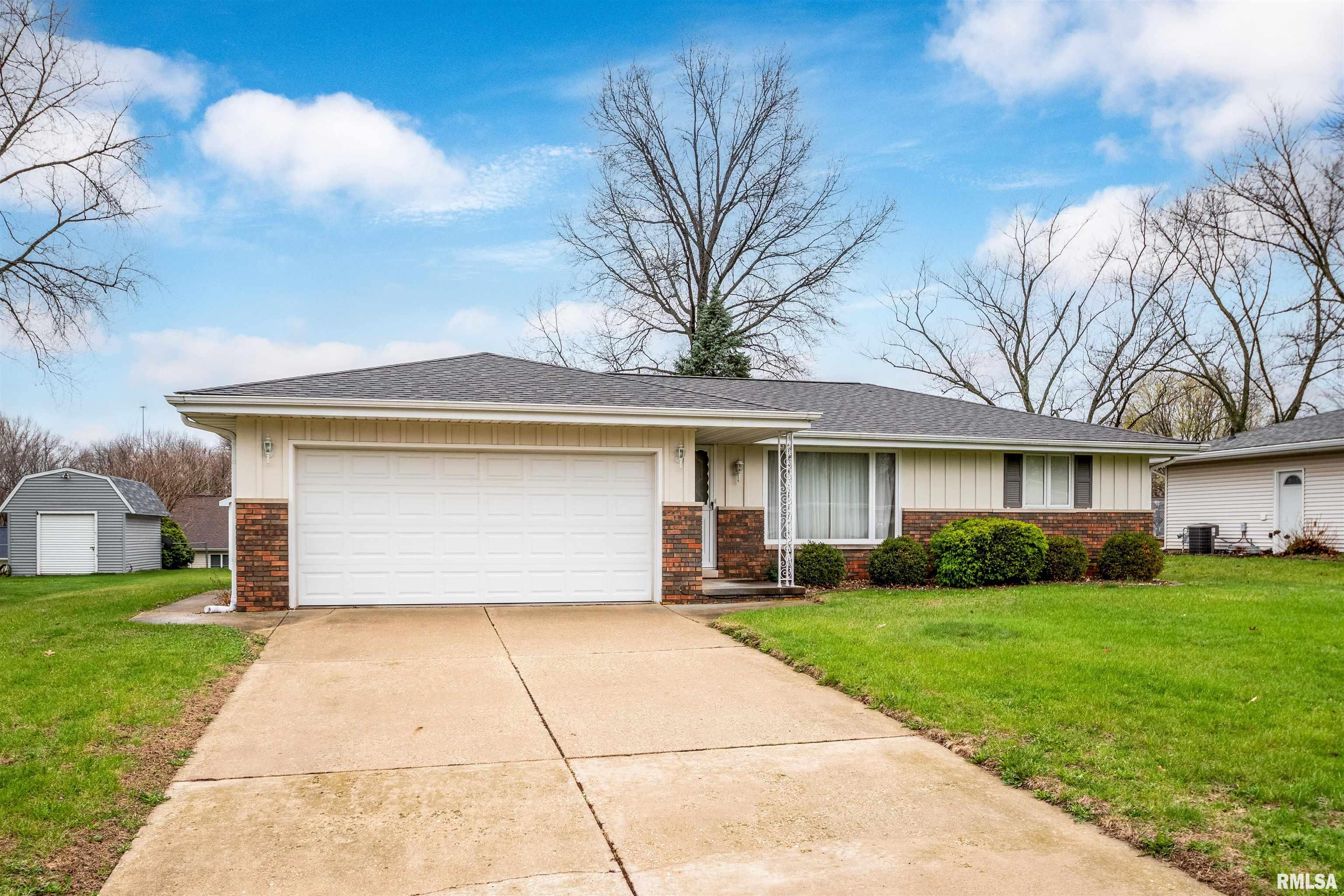 5210 West Airways Road Peoria, IL 61607 - Photo 1 of 33