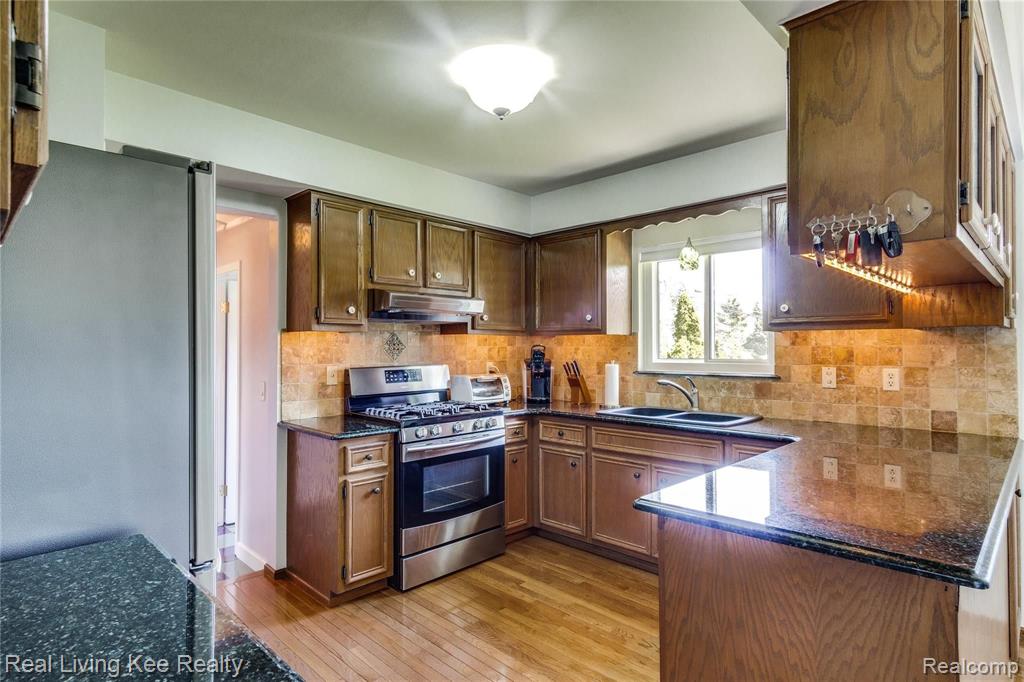2055 Wayward Drive Rochester Hills, MI 48309 - Photo 20 of 41