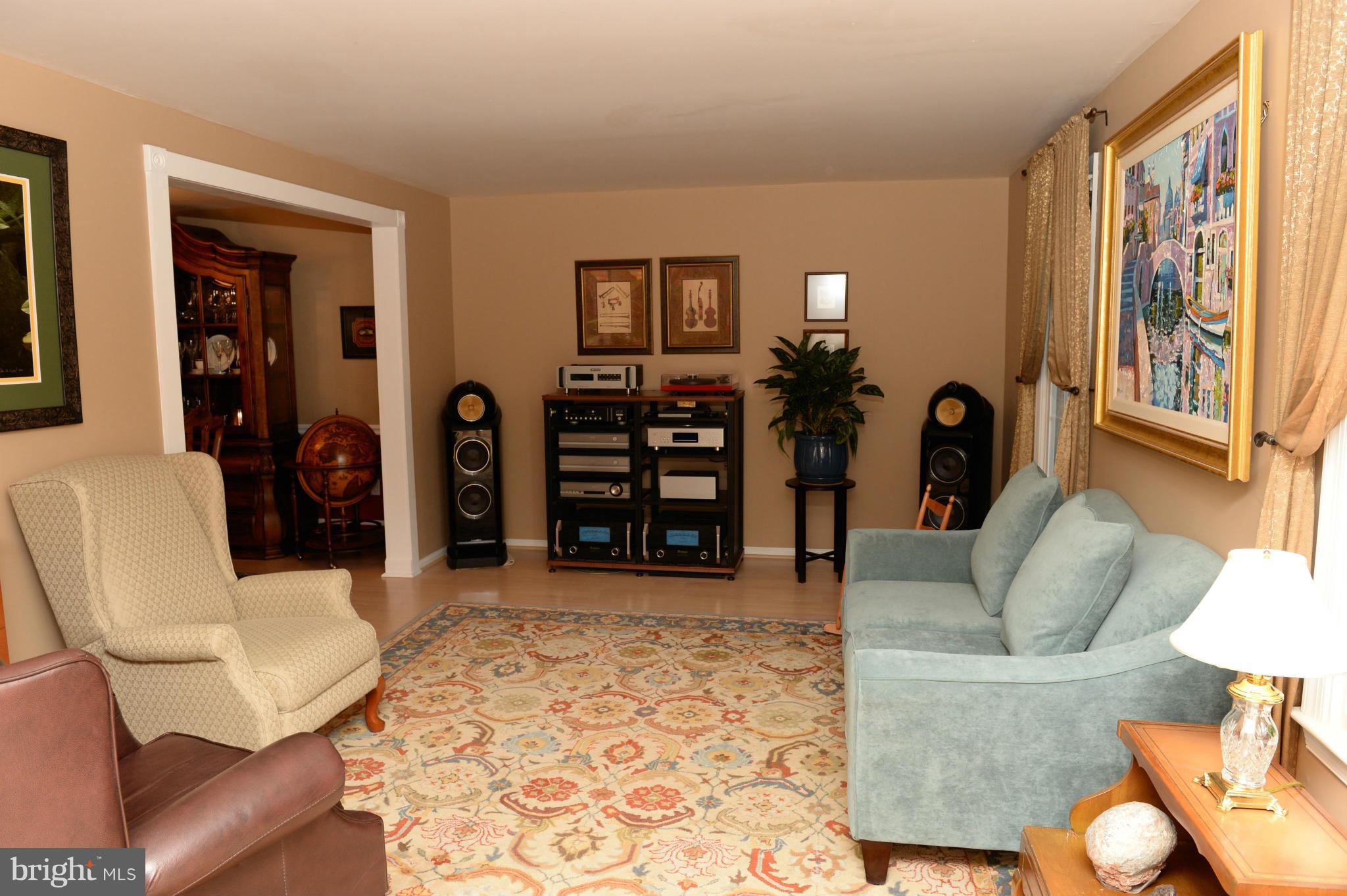 7615 Trail Run Road Falls Church, VA 22042 - Photo 2 of 28 Living Room