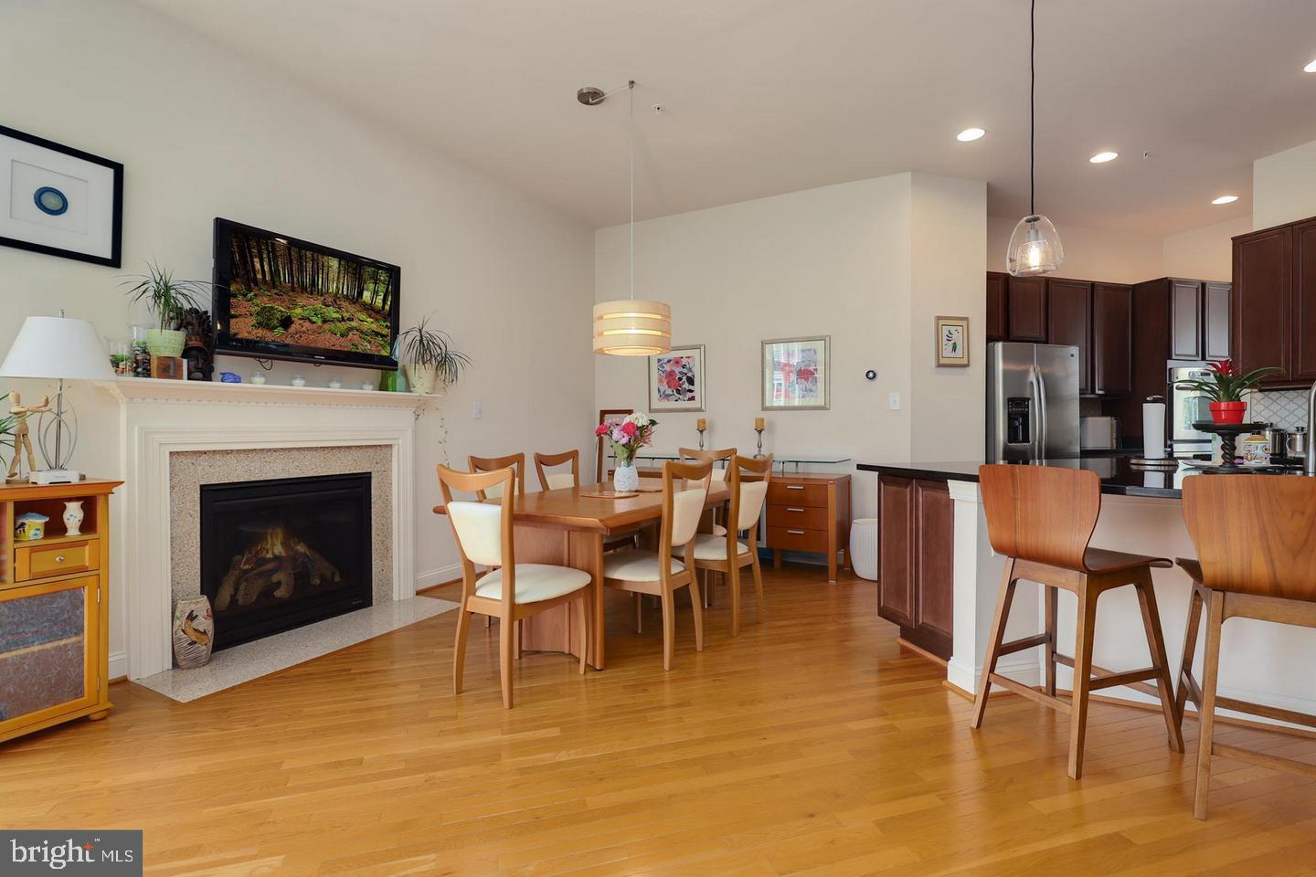 9834 Garden Ranges Laurel, MD 20723 - Photo 4 of 20 Living & Breakfast area