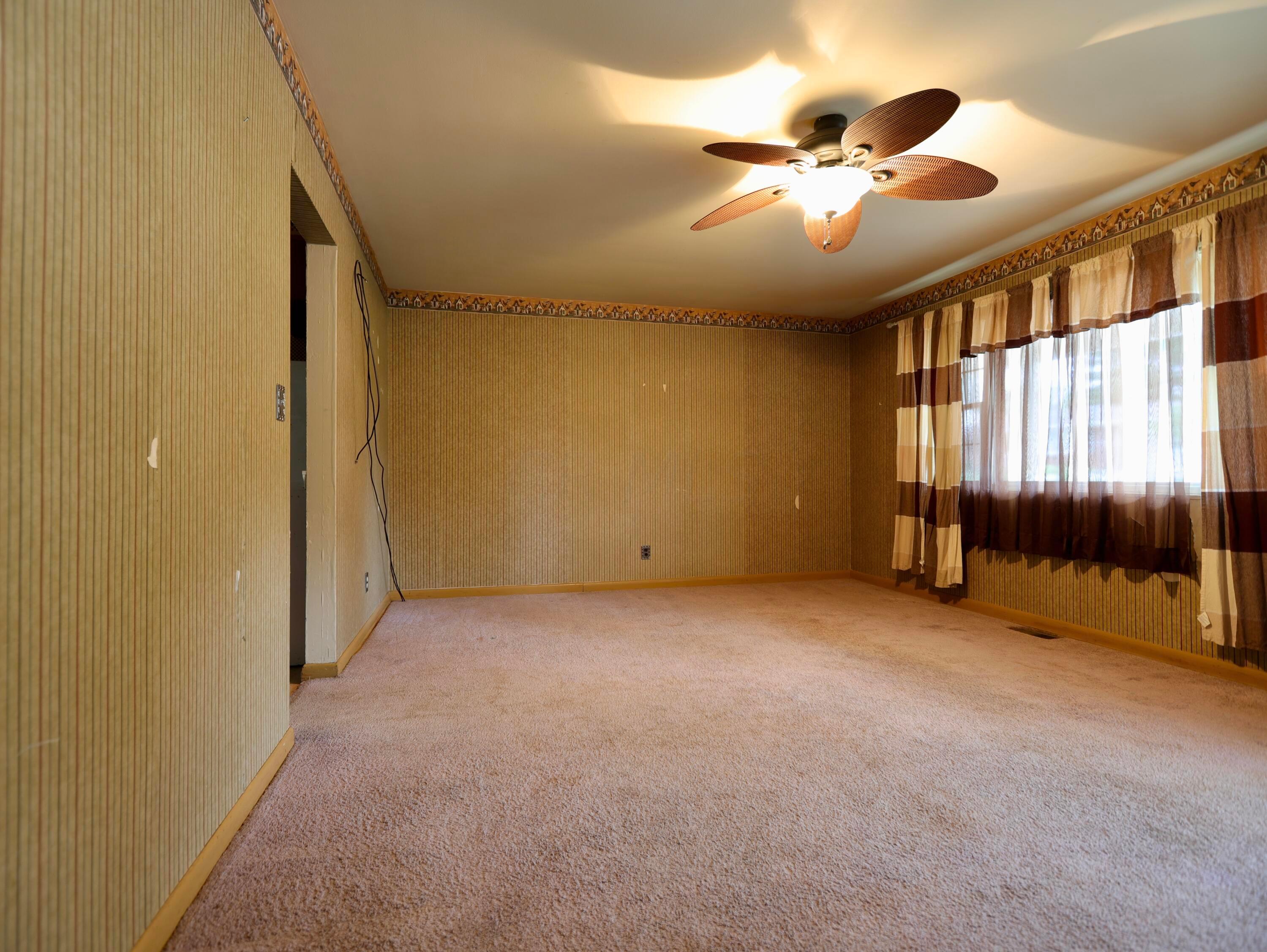 504 Johnson Road, Unit 561/13 Chillicothe, OH 45601 - Photo 6 of 14 6. living room