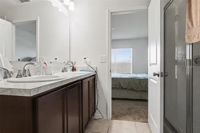 a en suite bathroom with a sink and a mirror