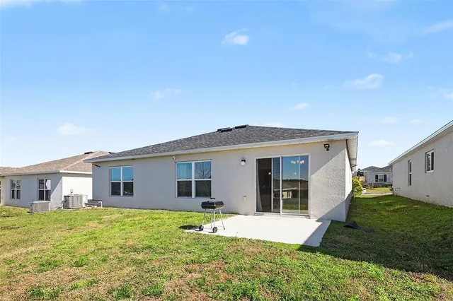 a view of a house with a backyard