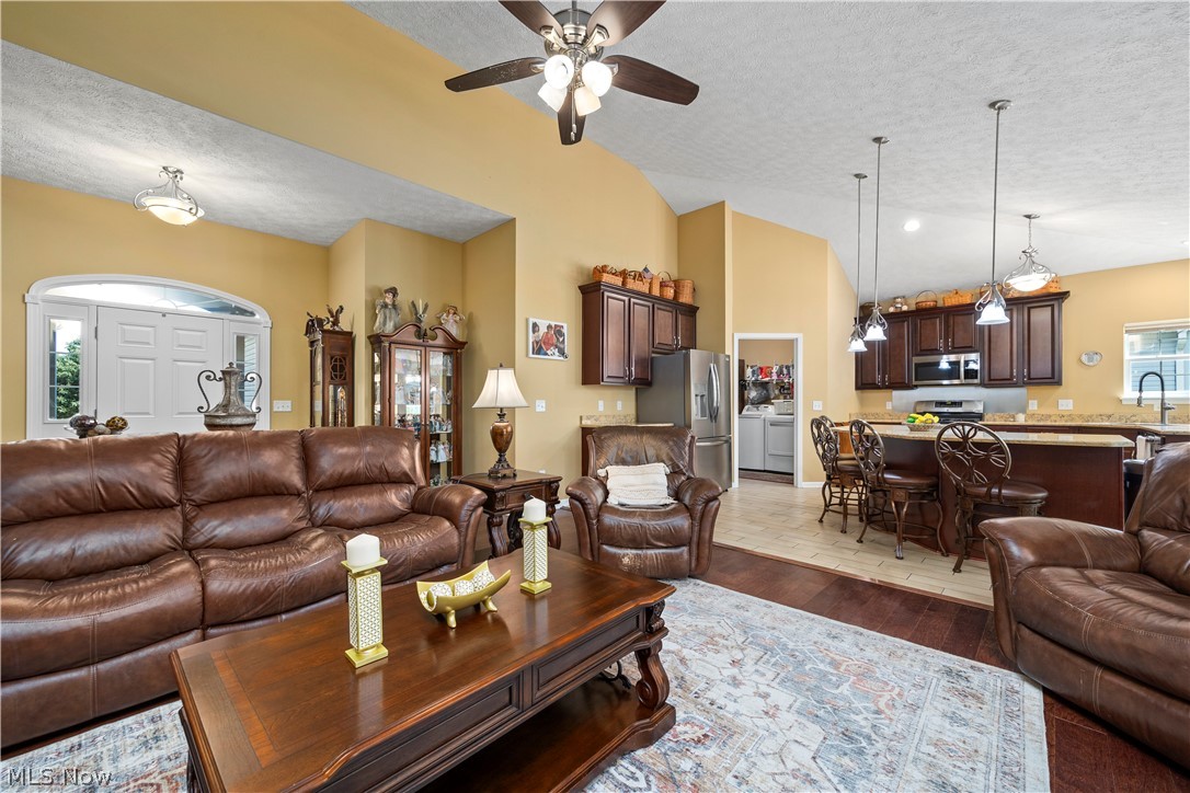 3981 Timber Walk Lorain, OH 44053 - Photo 4 of 20